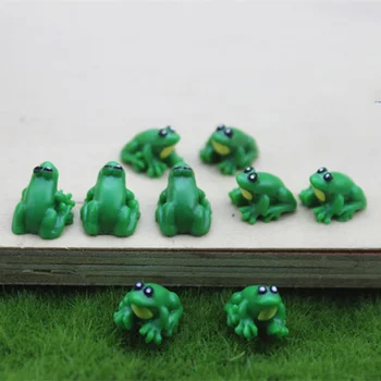 10 бр. Мини фигурки на жаби, Миниатюри, украса на градината, домашно приготвена смола, Малка зелена жаба, аксесоари за кукла къща 1: 12