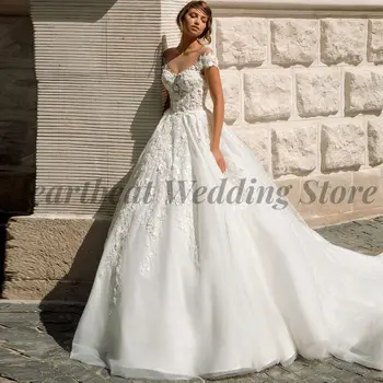 2023-Секси Сватбена рокля Трапецовидна форма, с къс ръкав, V-образно деколте, Аппликацией на гърба, Мъниста, Перли и Влак, Класическа Сватбена Рокля