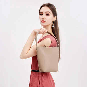 2023 Нова нишевая ретро-лесно Луксозна чанта от висок клас на допир, с Модерна кожена чанта през рамо с Голям капацитет