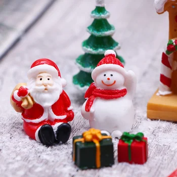 Начало Декор Миниатюрни Модели На Снежен Човек, Къща От Коледното Смола, Креативен Коледен Фестивал На Коледната Елха В 